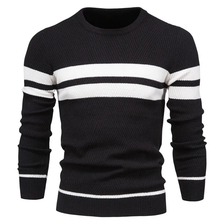 Elegant herrtröja med rund hals, dubbelrandiga ärmdetaljer. Perfekt för en snygg casual look.