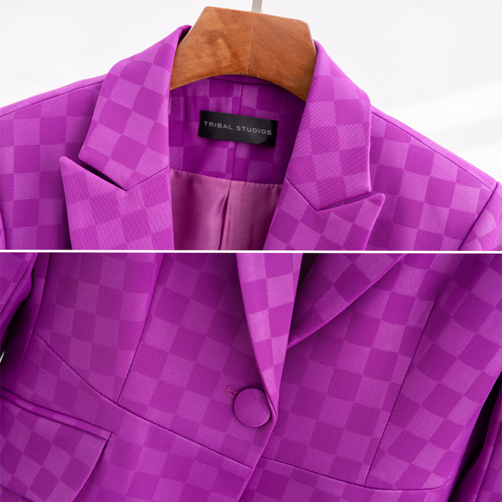 Trendig dam blazer i rutig design. En slim fit kavaj som lyfter din vardagschic och kontorsstil.