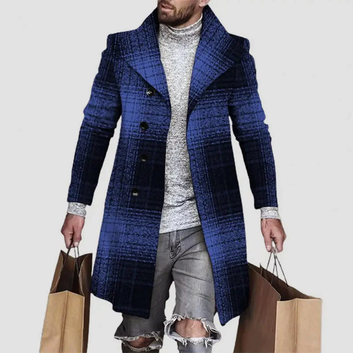 Varm herrjacka, knälång, i rutigt mönster för vintern. Perfekt för kalla dagar. Lång passform med elegant touch.
