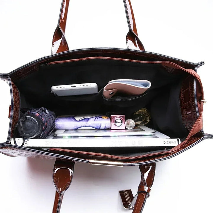 Trendig toteväska med snyggt krokodiltryck. En modern statement-accessoar för dam, rymlig och elegant.