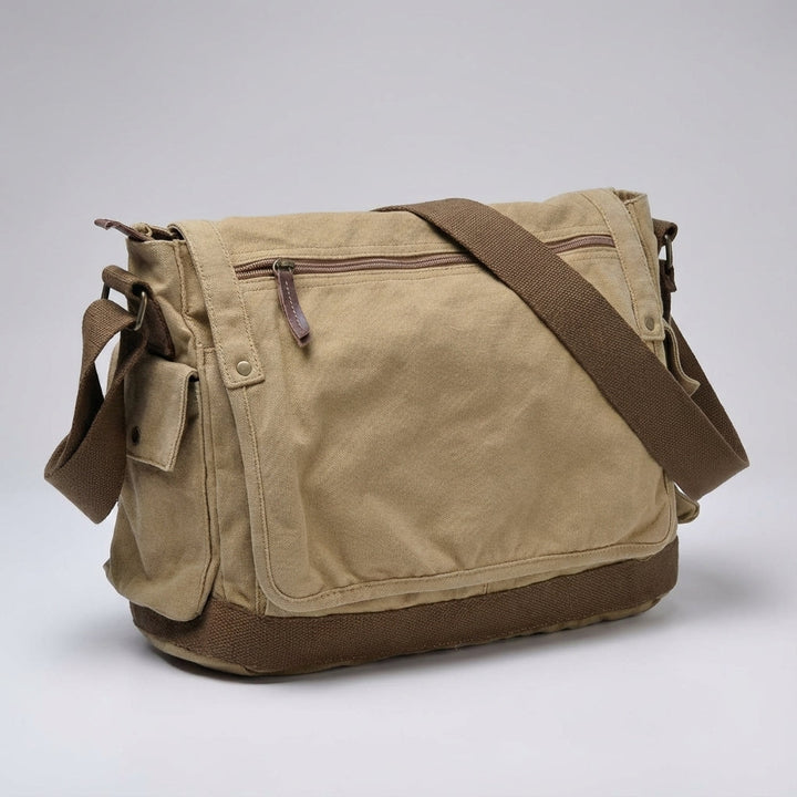 Praktisk & rymlig vintage axelväska i khaki canvas. Robust unisex messenger för vardag, laptop & dokument.