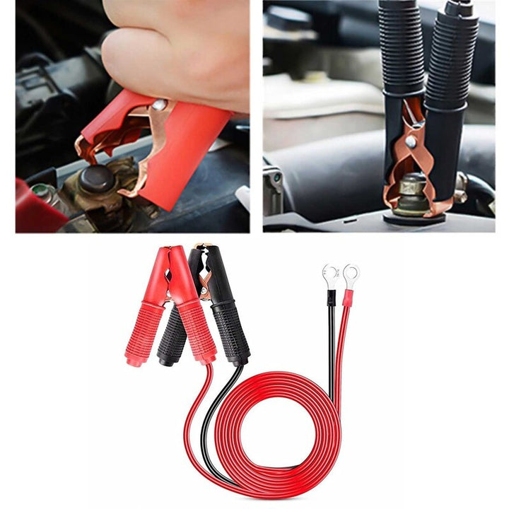 Detaljbild av startkablar, röda och svarta batteriklämmor, designade för säker start av bil, husbil & båt 12V/24V.