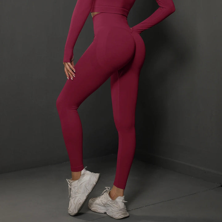 Närbild som visar den innovativa sömlösa konstruktionen av dessa sportleggings för komfort.
