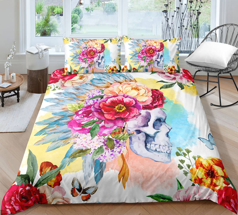 Vikt sängset Blommig Dödskalle av mjuk polyester. Lyxigt påslakan med unikt dödskalle- och blommönster.