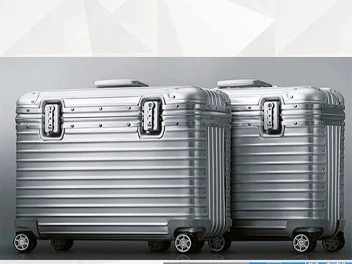 Lyxig Monaco hårdskalsresväska i titanlook, med aluminium och smidiga rullhjul för globala äventyr.