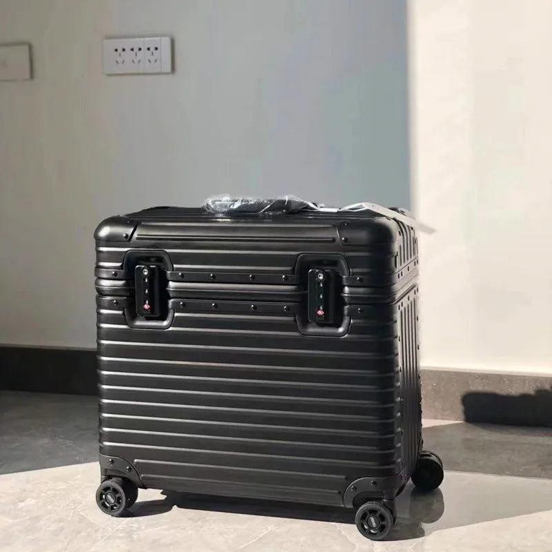 Högkvalitativ rullväska i aluminium, hårdskal, silverfärg, med tysta hjul och TSA-lås för smidiga resor.