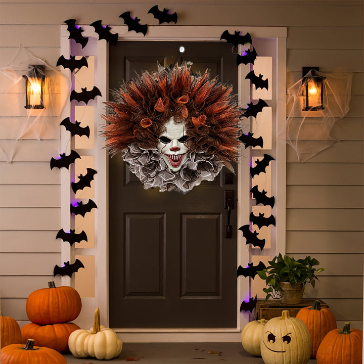Kuslig clownkrans som dörrdekoration till Halloweenfesten eller spökhuset. Unik och skrämmande inredning.