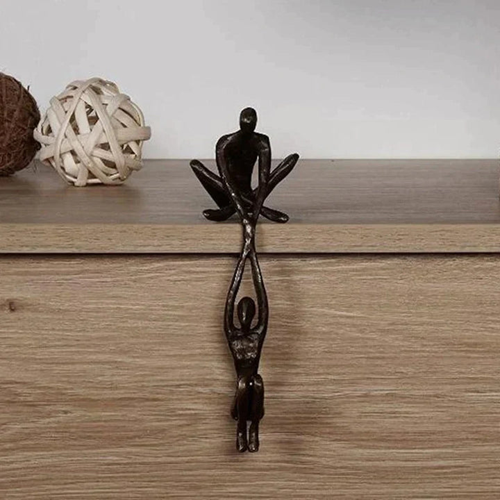 Dekorativ skulptur Kärlek & Styrka. Elegant konstverk för vardagsrum, sovrum. Tidlös heminredning.