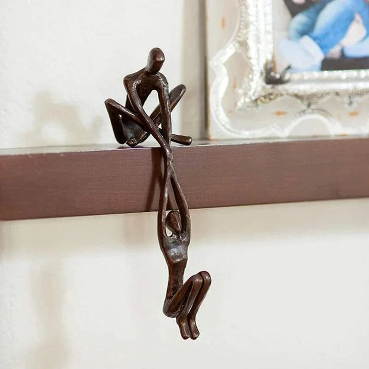Tidlös skulptur Kärlek & Styrka, modern inredningsdetalj. Stilren dekoration för hemmet, konstverk.