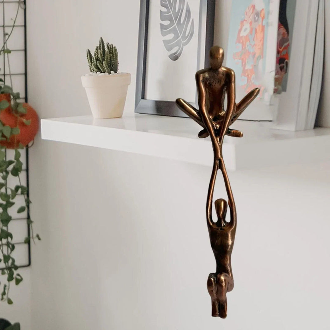 Elegant skulptur Kärlek & Styrka. Tidlös heminredning & konstverk. Perfekt modern dekoration för vardagsrum.
