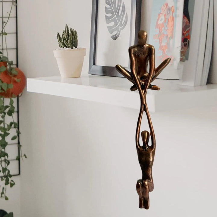 Elegant skulptur Kärlek & Styrka. Tidlös heminredning & konstverk. Perfekt modern dekoration för vardagsrum.