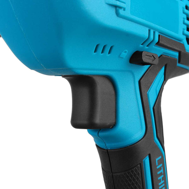 Detaljbild av sladdlös tigersåg, visar robust design för krävande uppgifter.