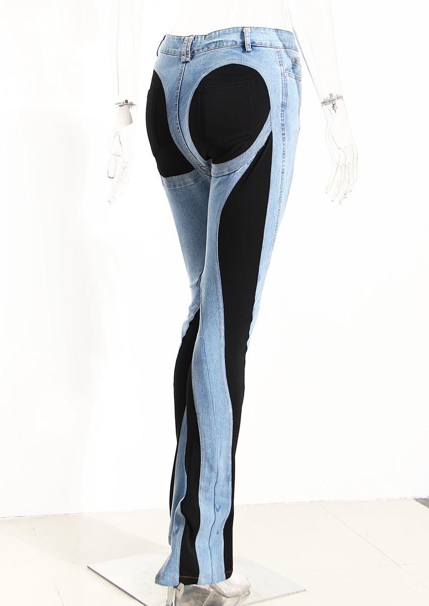 Närbild på färgblockerade damjeans med hög midja som visar detaljer i tyg och sömmar. Bekväma stretchjeans.