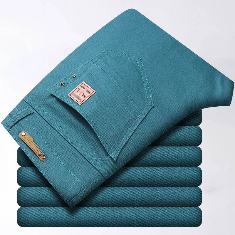 Slim fit stretchjeans för herr i modern stil. Bekväma jeans för vardagsbruk med optimal komfort.