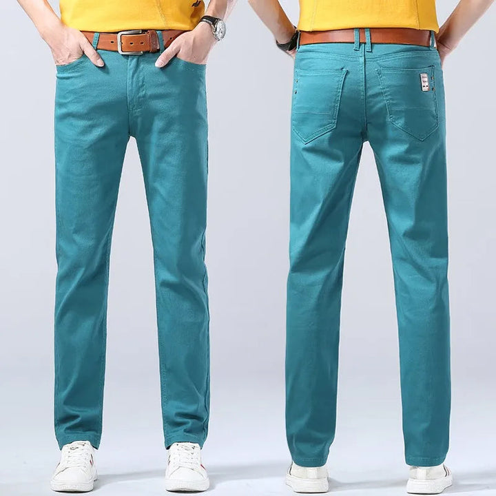 Mörkblå slim fit stretchjeans för herr, med modern stil & bekväm passform. Idealiska vardagsjeans.