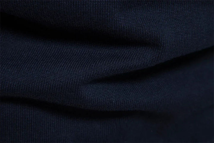 Herrtröja i slim fit med randigt mönster och kvartsdragkedja, ett måste för modern höst- och vinterstil.