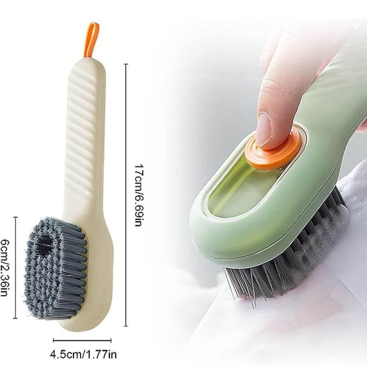 Innovativ rengöringsborste med inbyggd tvålpump för hygienisk och fläckfri städning hemma.