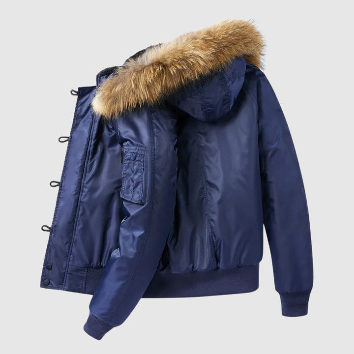 Herr bomberjacka för höst och vinter. Varmt och mångsidigt ytterplagg med taktiska detaljer och bekväm passform.