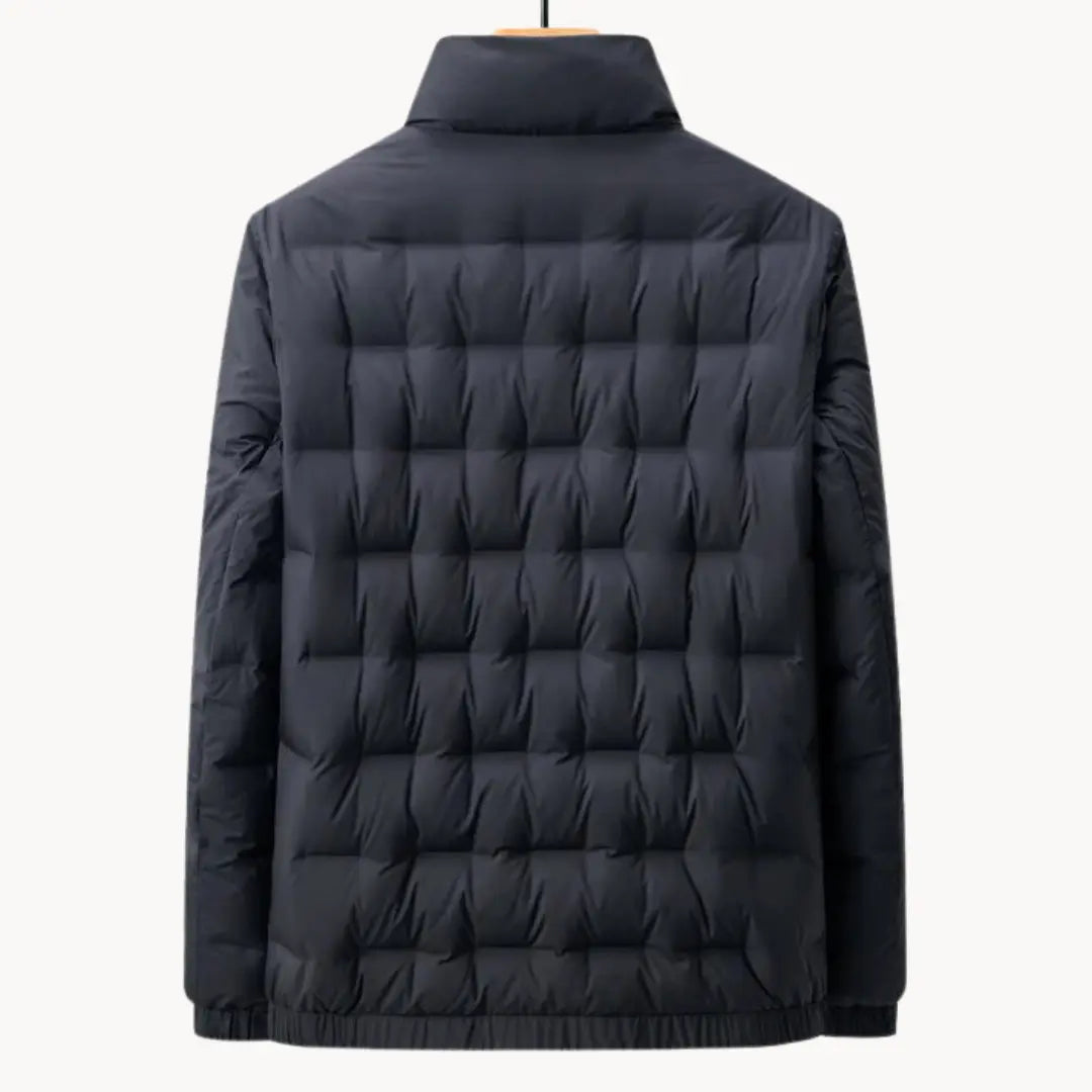Svart herr allvädersjacka, vattentät. Vindtät minimalistisk design. Mångsidig utomhusjacka.