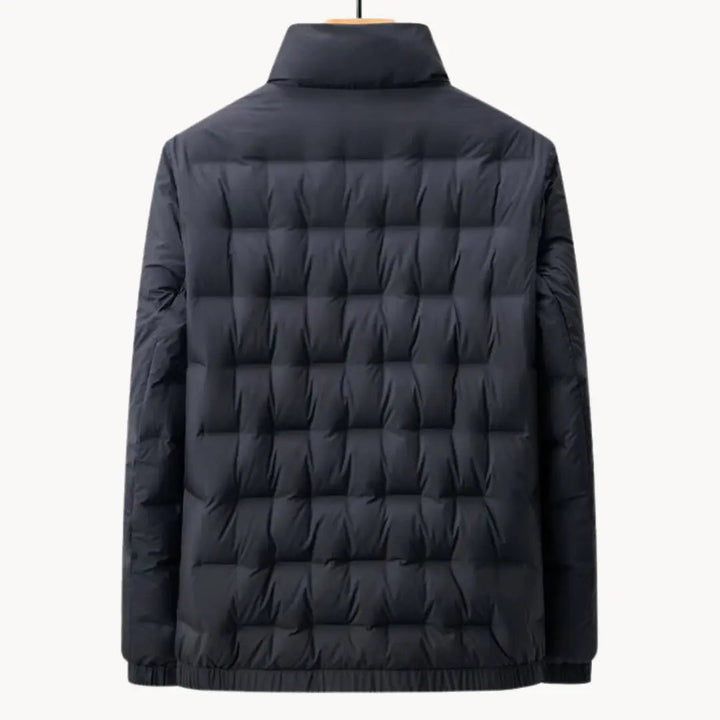 Svart herr allvädersjacka, vattentät. Vindtät minimalistisk design. Mångsidig utomhusjacka.