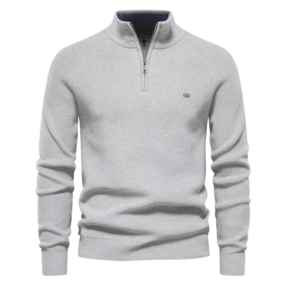 Modernt designad herrtröja med halvlång dragkedja. En bekväm pullover för en stilren look.