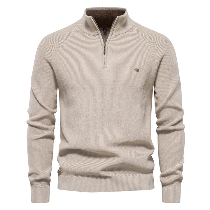 Stilren herrtröja med halvlång dragkedja. Mångsidig modern pullover för jobbet och fritiden.