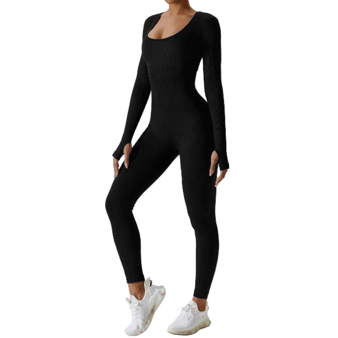 Snygg kvinnors långärmad sport jumpsuit för yoga och träning. Bekväm heldräkt i stretchigt material.