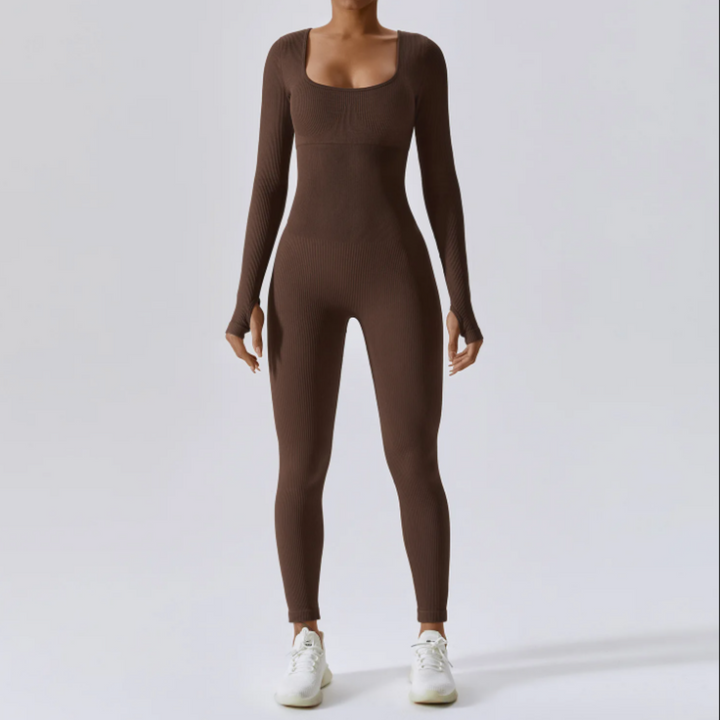 Elegant kvinnors sport jumpsuit med lång ärm. Optimal för yoga, gymmet eller en avslappnad dag.