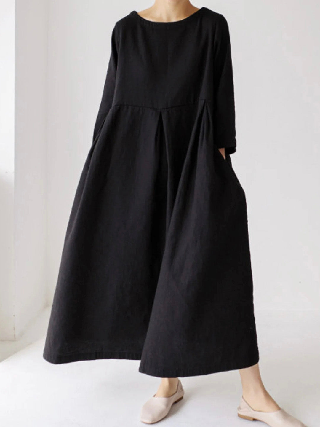 Kvinnors kjol med sidofickor, bekväm bomull för en chic och praktisk look.