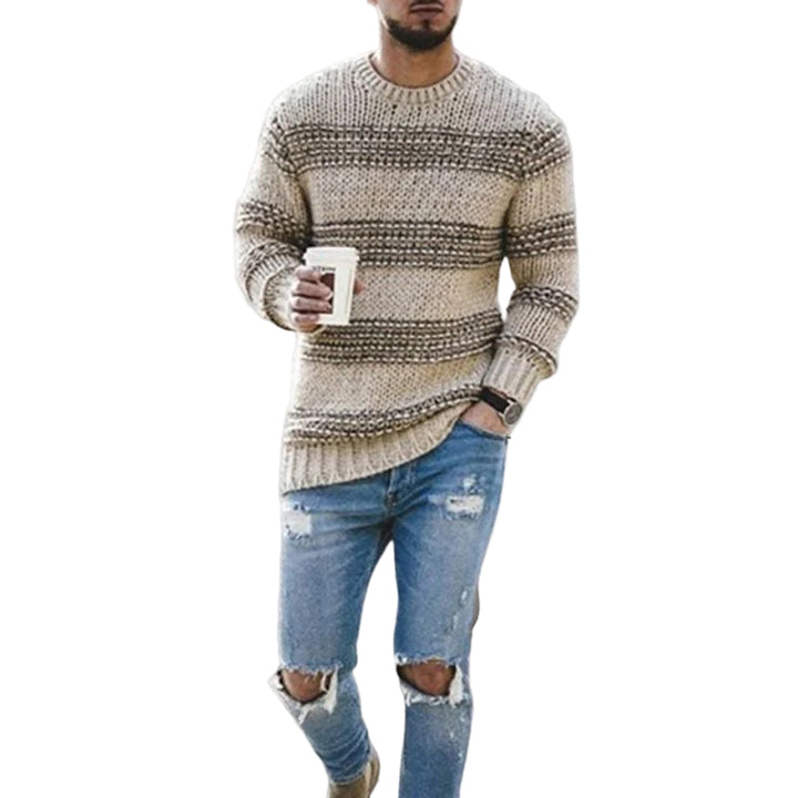 Snygg modern stickad herrtröja för höstmode. Mjuk & mångsidig med avslappnad passform.