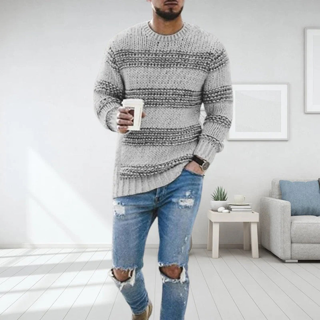 Höstmode herrtröja stickad i mjukt material. Avslappnad passform för bekväm & modern klädsel.