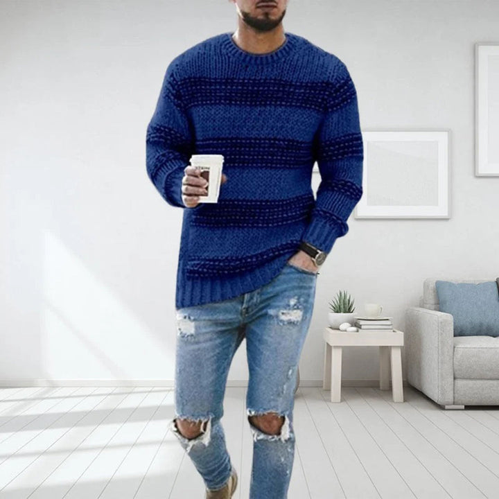 Mångsidig modern herrtröja stickad. Perfekt som varm vintertröja eller snygg höstklädsel.