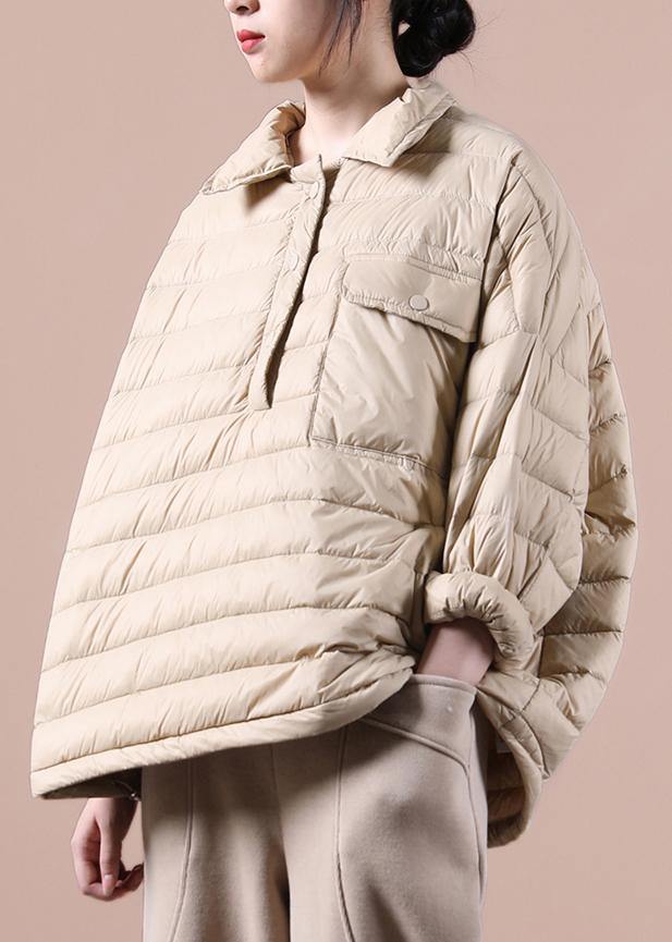 Modern plus size vinterjacka för kvinnor i stor storlek. Trendig design som håller dig varm under kalla månader.