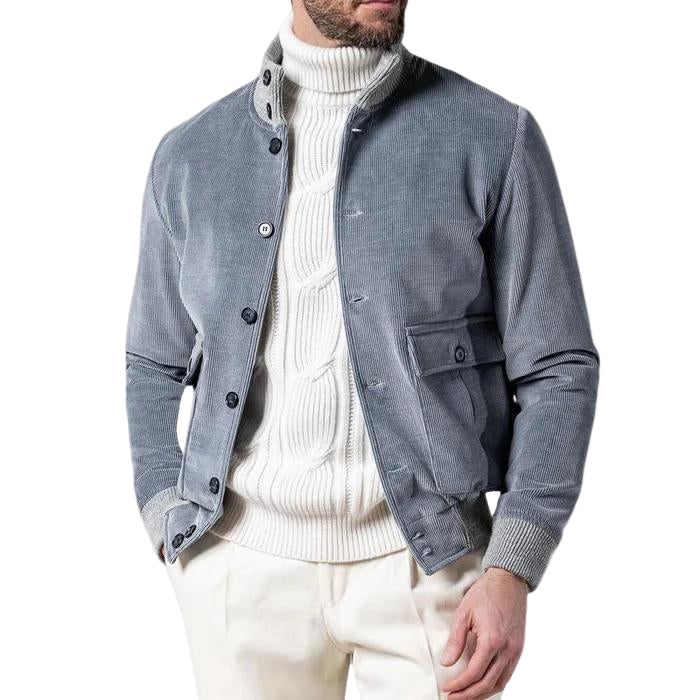 Snygg ribbad herrjacka med modern figursydd passform, perfekt för smart casual stil.