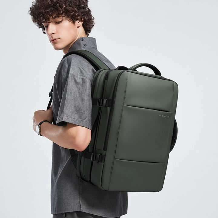 Rymlig reseryggsäck i unisex-design, flexibel weekendväska idealisk för korta resor och äventyr.