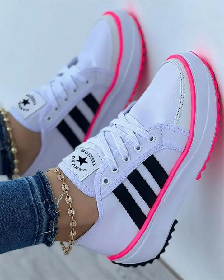 Andningsbara och lätta damsneakers för vardagsbruk. Bekväma sportskor med anti-slip sula för vår och sommar.