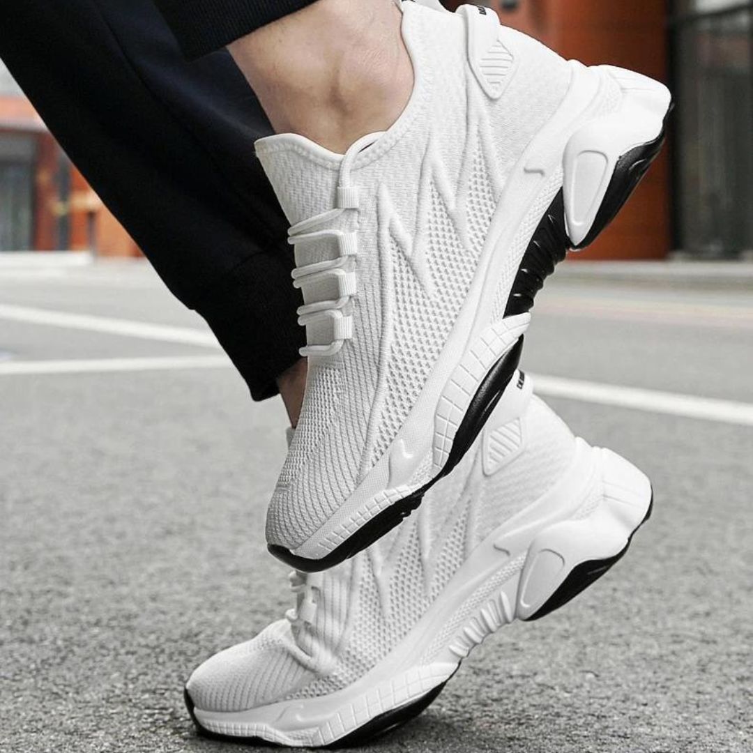 Eleganta vardagssneakers för herrar med diskret höjdökning, perfekta för en modern look.
