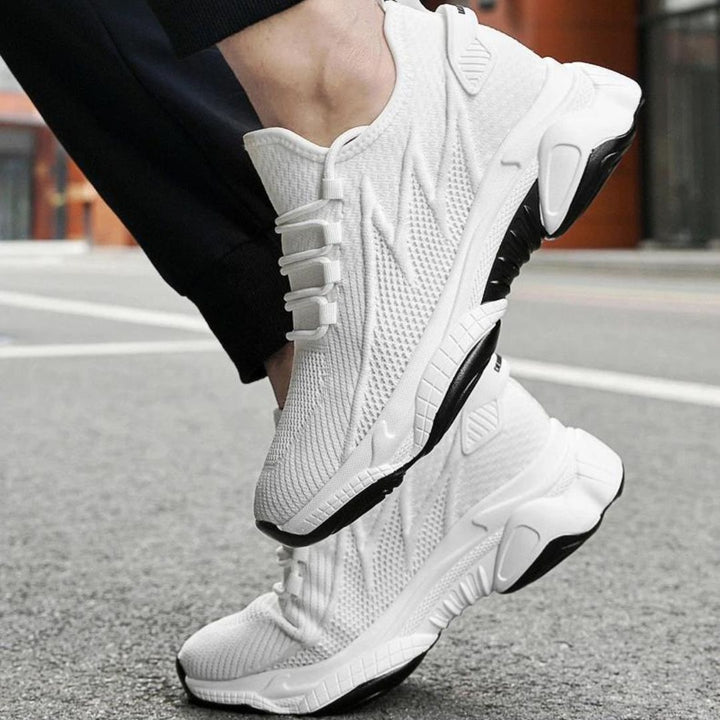 Eleganta vardagssneakers för herrar med diskret höjdökning, perfekta för en modern look.