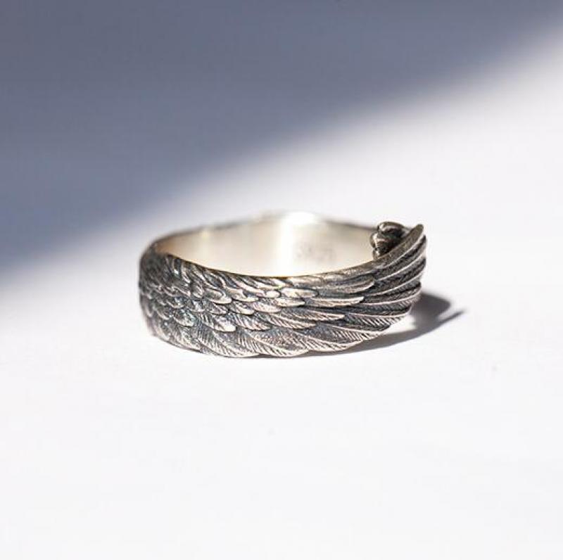 Vacker änglavinge ring i sterling silver för damer, fin present med andlig symbolik och vägledning.