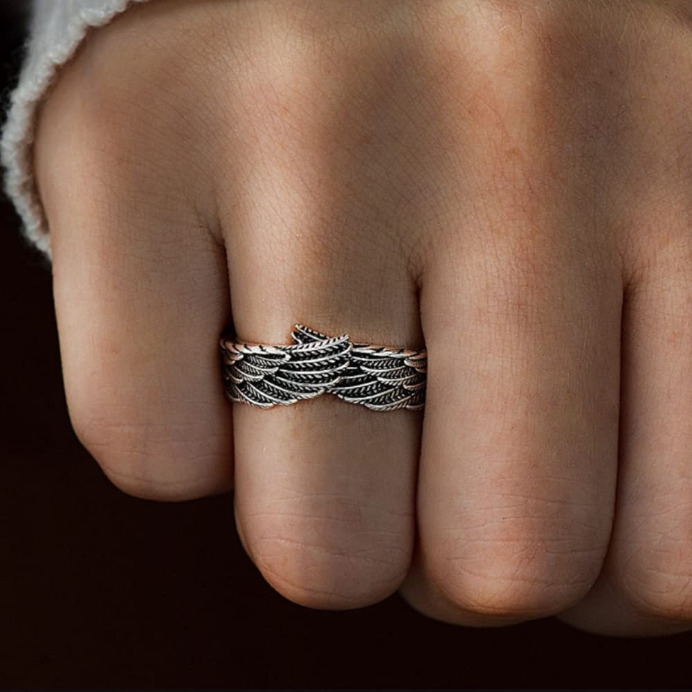 Änglavinge fingerring i sterling silver, ett unikt damsmycke som symboliserar skydd och hopp.