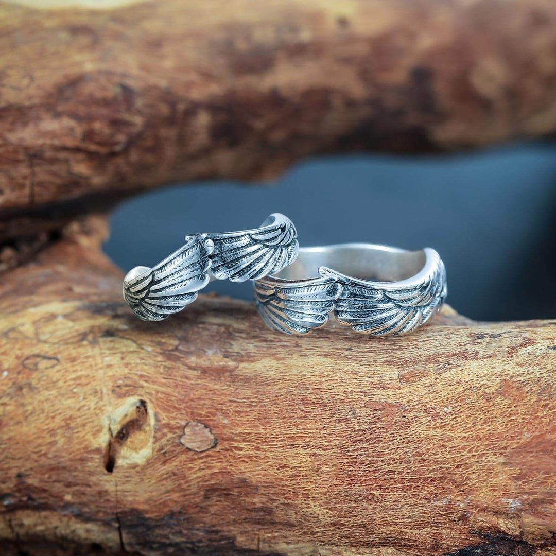 Trendig sterling silver änglavinge ring, elegant accessoar för varje kvinna. Perfekt som present.