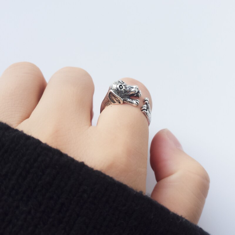Eleganta taxringen i sterling silver, en uppskattad gåva till djurälskare.