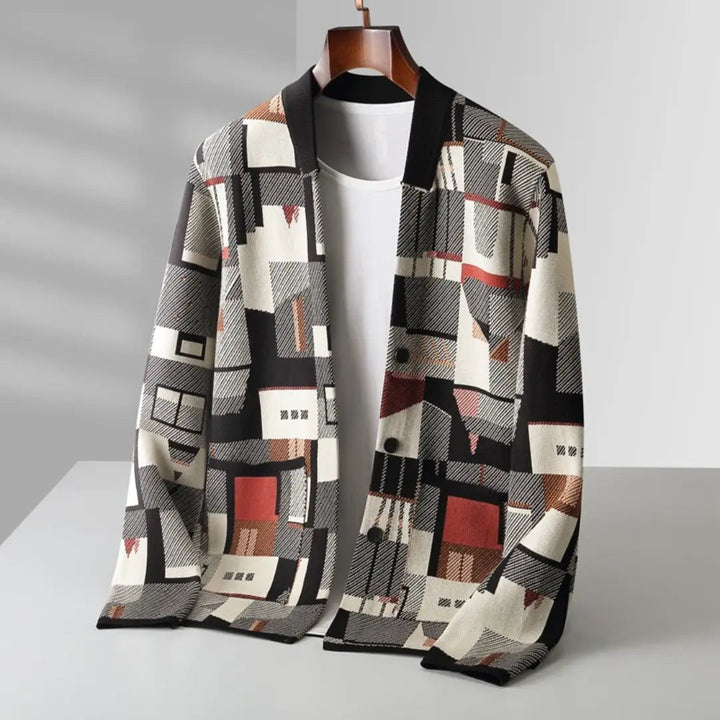 Stilsäker damkofta med abstrakt design. Bekväm överdel för kontoret eller avslappnade tillfällen.