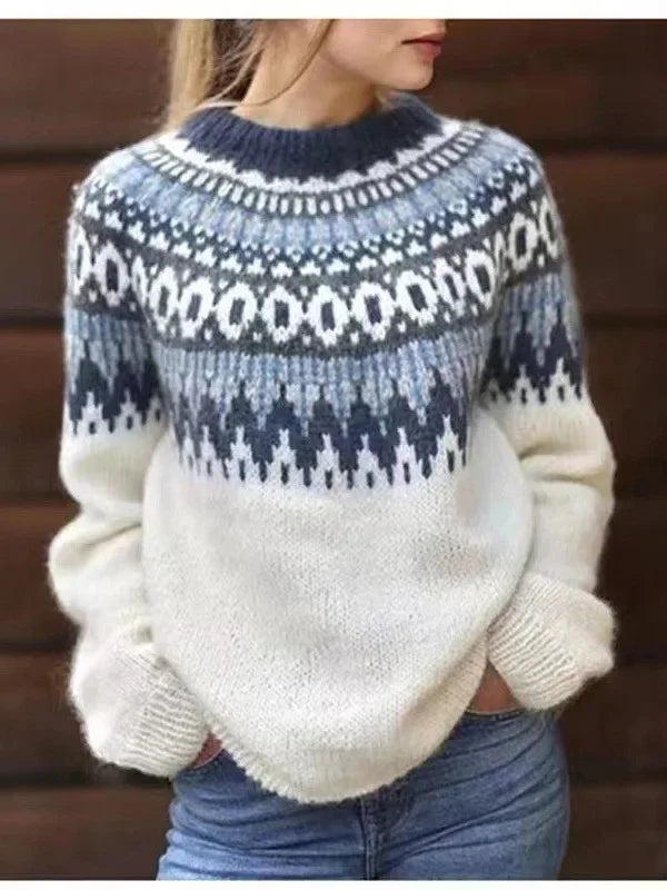 Bekväm stickad damtröja med rund hals. En trendig pullover perfekt för casual kvinnors mode.