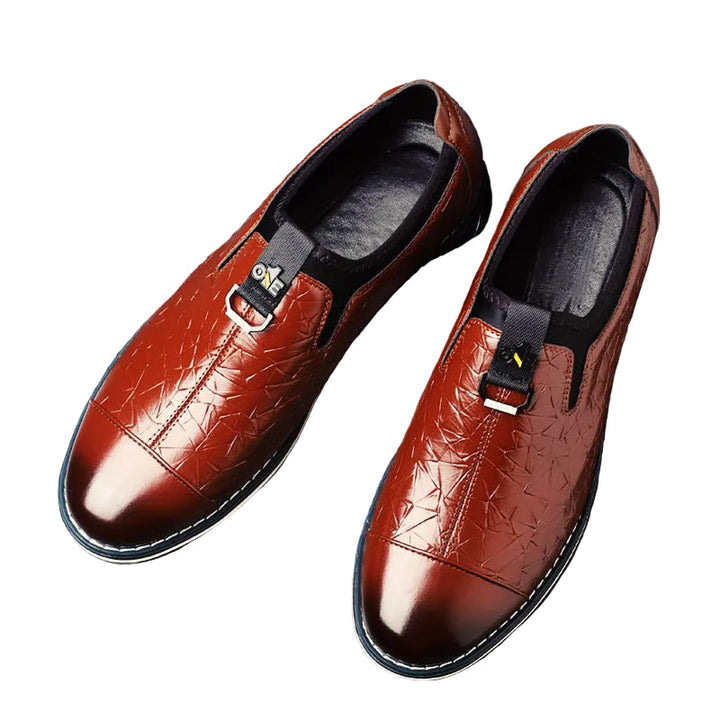 Stilfulla herr loafers med unikt geometriskt mönster, perfekta för modern vardag och fest.