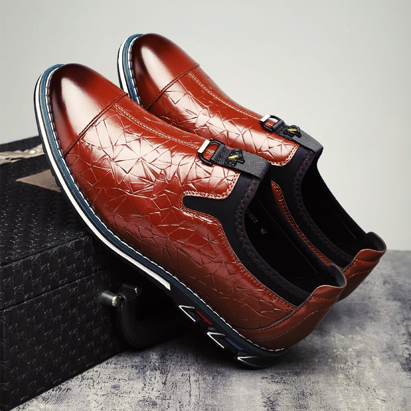 Sportiga och bekväma herr loafers med geometriskt mönster, perfekta för en smart casual stil.
