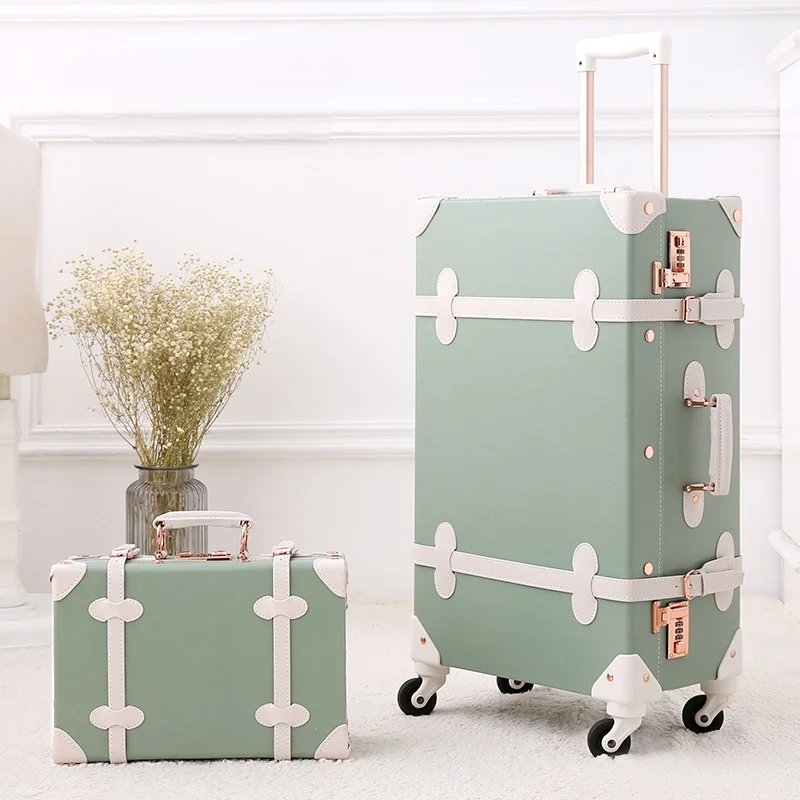 Robust retro hårdkantsväska i set om två. Skydda ditt bagage med detta slitstarka vintage resväskset.