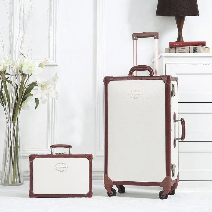 Kombinationslås på retro hårdkantsväska. Säkert bagage för din semester med detta 2-delade set.