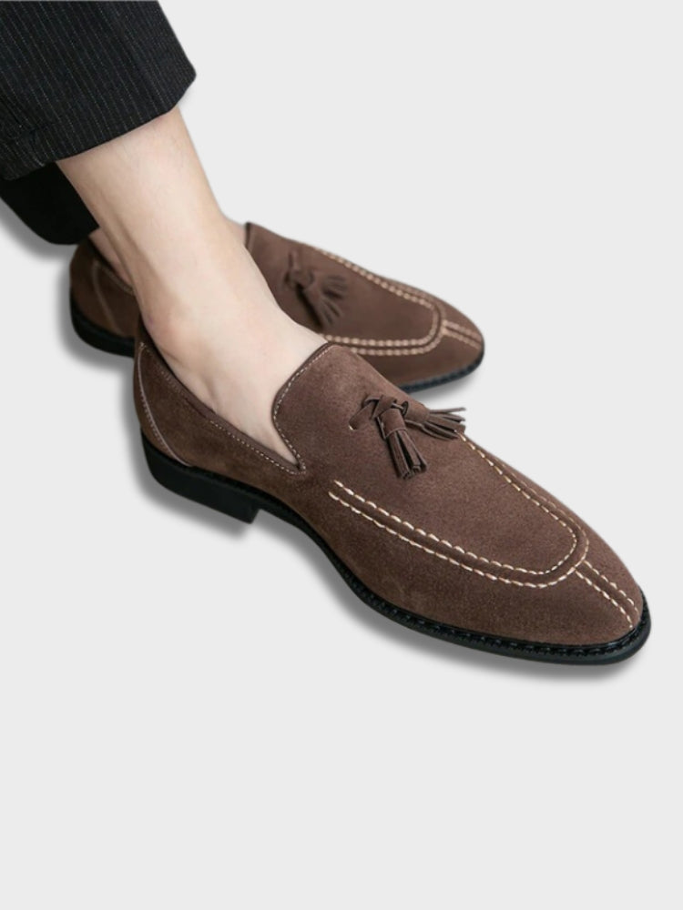 Exklusiva italienska loafers för män i premiumläder. Handgjorda för tidlös stil, komfort och hållbarhet.