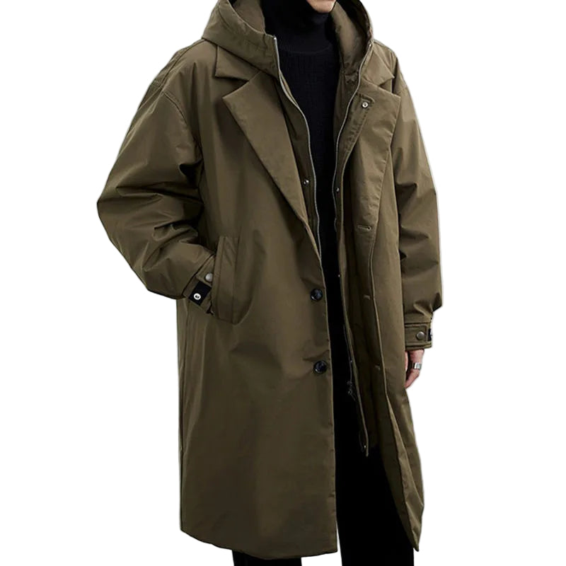 Stilren brun herr trenchcoat med huva, perfekt för höst och vinter. Elegant och vattenavvisande ytterplagg.